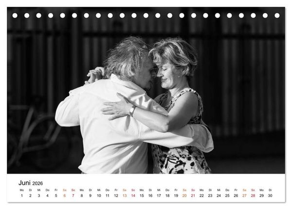 Produktbild: Tango Argentino - Paare beim Tanz auf &ouml;ffentlichen Pl&auml;tzen (Tischkalender 2026 DIN A5 quer), CALVENDO Monatskalender