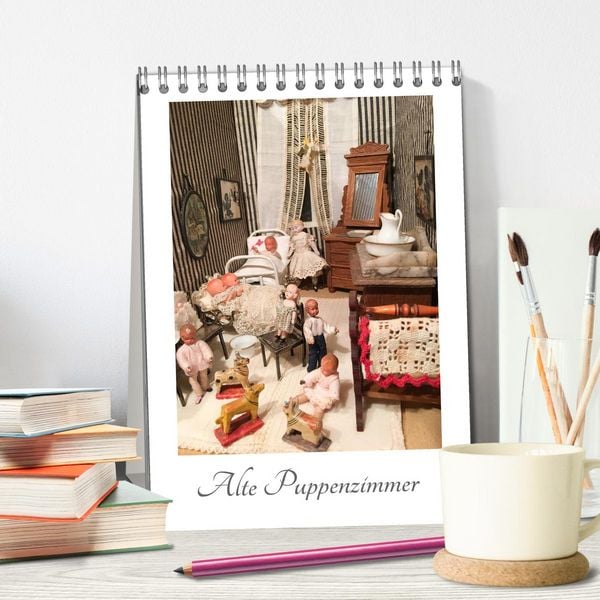 Produktbild: Alte Puppenzimmer (Tischkalender 2026 DIN A5 hoch), CALVENDO Monatskalender