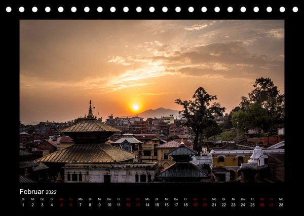 Produktbild: Mystisches Nepal - Am Fu&szlig;e des Himalaya (Tischkalender 2022 DIN A5 quer)