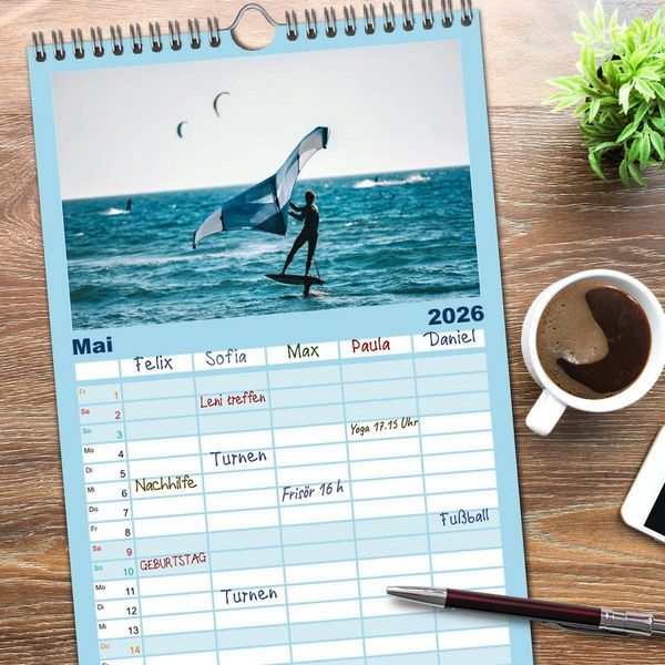 Produktbild: Familienplaner 2026 - Wingfoilen - fliegen &uuml;ber das Wasser mit 5 Spalten (Wandkalender, 21 x 45 cm) CALVENDO