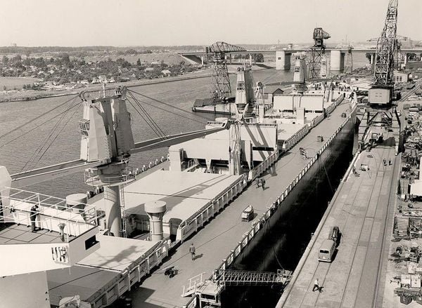 Produktbild: Aus L&uuml;beck in alle Welt: Krane, Radlader und Schiffe