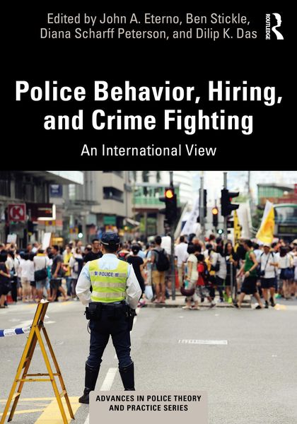 Produktbild: Police Behavior, Hiring, and Crime Fighting