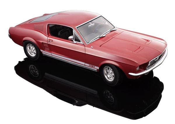 Maisto - 1:18 Ford Mustang Fliessheck 67