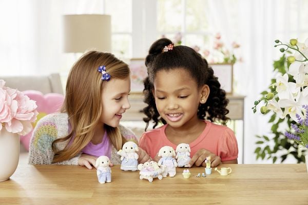 Produktbild: Sylvanian Families 5735 - Flora Rabbit Family, Kaninchen-Familie, Spielset