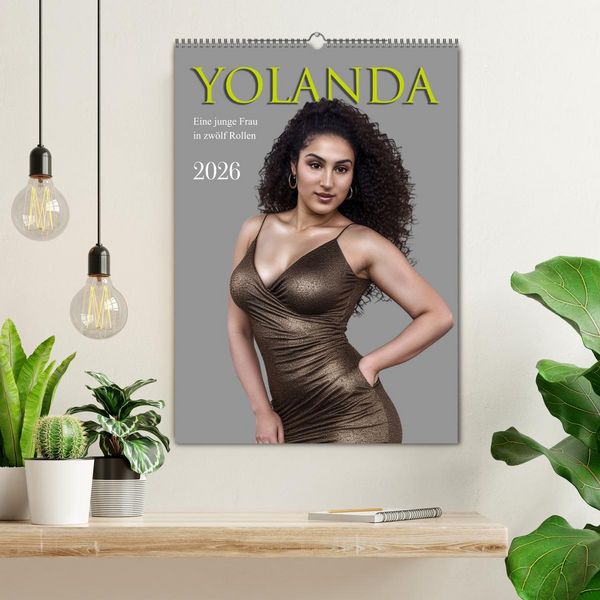 Produktbild: Yolanda, eine junge Frau in zw&ouml;lf Rollen (Wandkalender 2026 DIN A2 hoch), CALVENDO Monatskalender