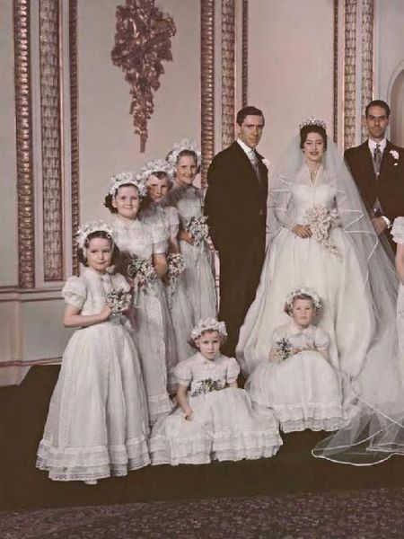 Produktbild: The Crown &ndash; Queen Elisabeth II. - Ihr Leben f&uuml;r die Krone