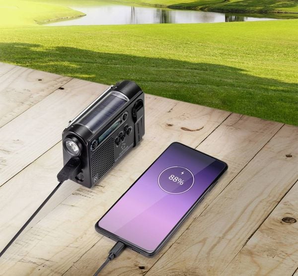 Renkforce RF-CR-200 Kofferradio UKW, MW, KW Notfallradio wiederaufladbar, Solarpanel, Handkurbel, Weckfunktion, Taschenlampe Schwarz