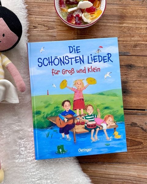 Produktbild: Die sch&ouml;nsten Lieder f&uuml;r Gro&szlig; und Klein