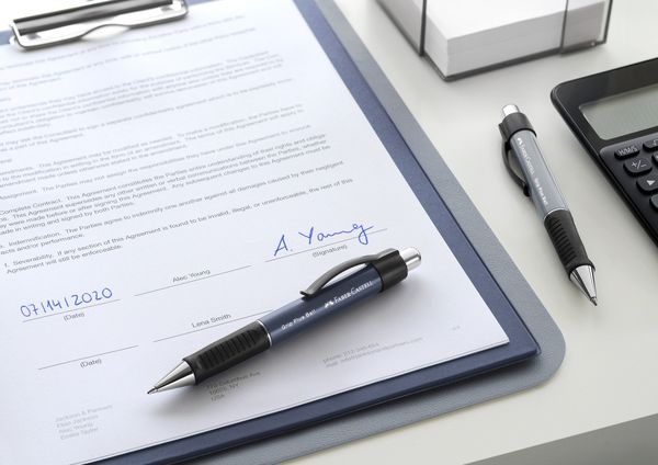 Produktbild: Faber-Castell Kugelschreiber GRIP Plus M blau metallic