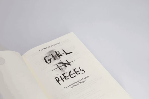 Produktbild: Girl in Pieces