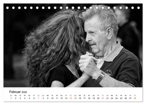 Produktbild: Tango Argentino - Paare beim Tanz auf &ouml;ffentlichen Pl&auml;tzen (Tischkalender 2026 DIN A5 quer), CALVENDO Monatskalender