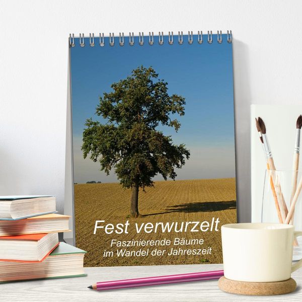 Produktbild: Fest verwurzelt - Faszinierende B&auml;ume im Wandel der Jahreszeit (Tischkalender 2026 DIN A5 hoch), CALVENDO Monatskalender
