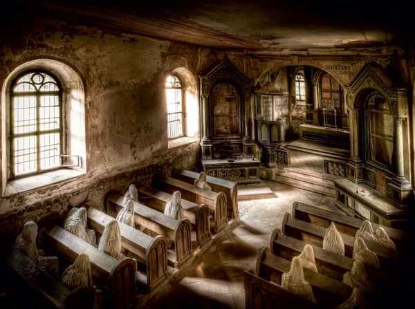 Produktbild: "Ghost Chapel" - alte, verlassene Kirche in Tschechien (Puzzle)
