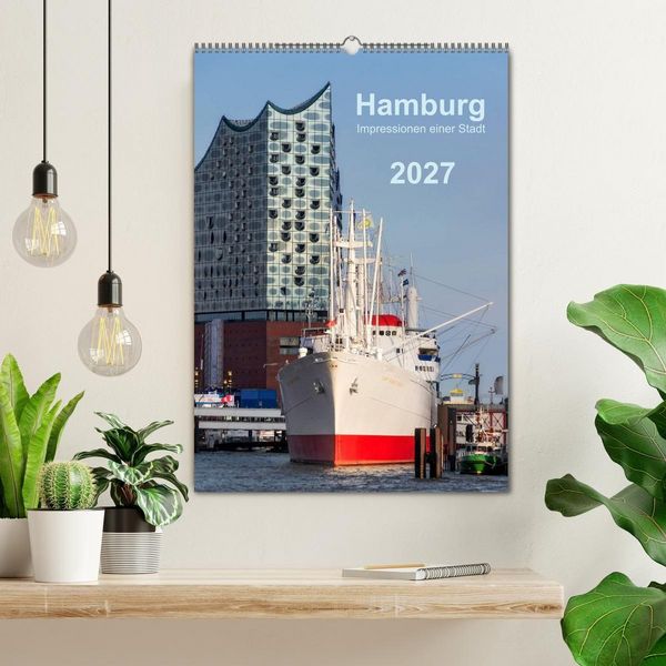 Produktbild: Hamburg - Impressionen einer Stadt (Wandkalender 2027 DIN A2 hoch), CALVENDO Monatskalender
