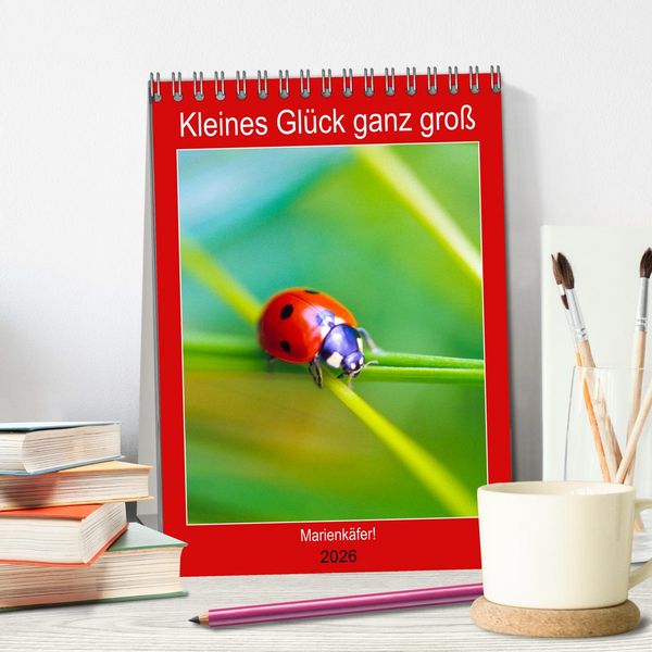 Produktbild: Kleines Gl&uuml;ck ganz gro&szlig;: Marienk&auml;fer! (Tischkalender 2026 DIN A5 hoch), CALVENDO Monatskalender