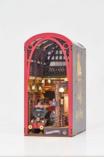 Produktbild: Book Nook DIY B&uuml;cherecke Revell Harry Potter "Hogwarts Express"
