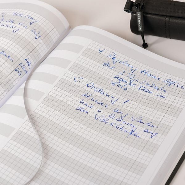 Produktbild: BRUNNEN 1072440907 Buchkalender Premium TimeCenter Mod. 724 2027 A4, Kunststoff, schwarz