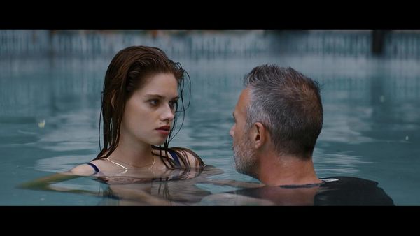 Produktbild: The Girl In The Pool