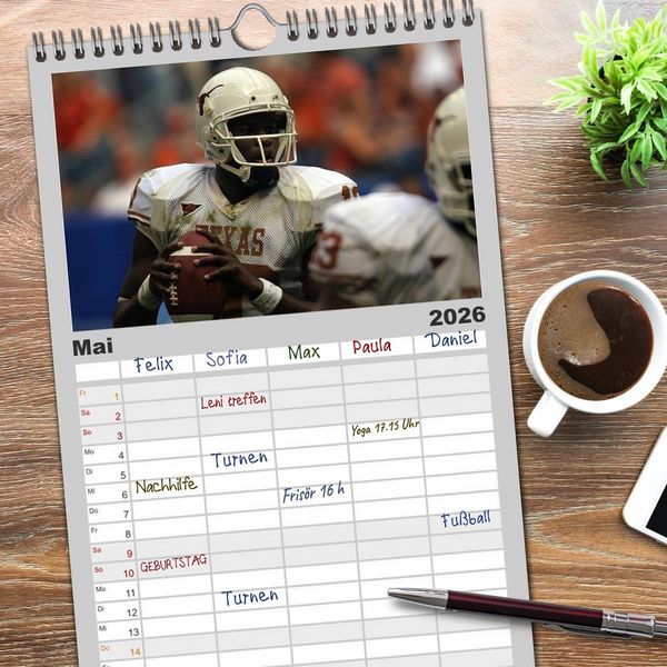 Produktbild: Familienplaner 2026 - American Football - Athleten mit 5 Spalten (Wandkalender, 21 x 45 cm) CALVENDO