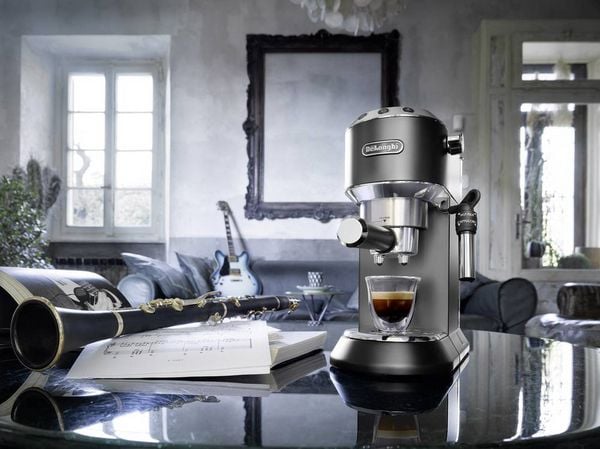 Produktbild: DeLonghi EC 685.BK Espressomaschine mit Siebtr&auml;ger Schwarz 1350W E.S.E. Pad kompatibel