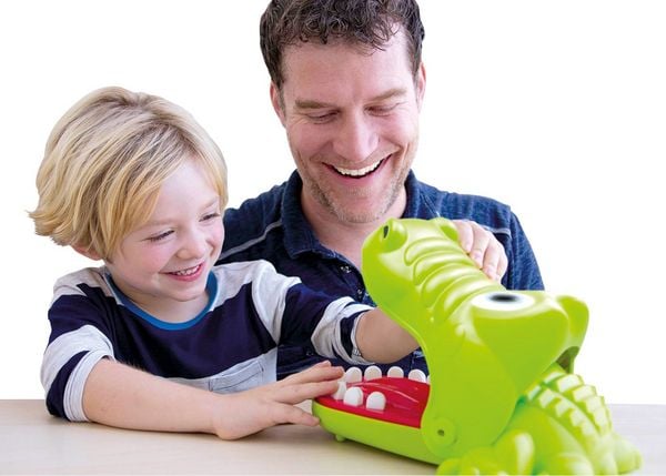Produktbild: Hasbro E4898100 - Kroko Doc, Reaktionsspiel