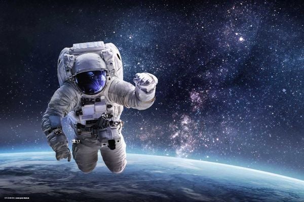 Produktbild: Cover-your-desk Schreibtischunterlage f&uuml;r Kinder und Erwachsene Astronaut im Weltall, aus hochwertigem Vinyl , 60 x 40 cm
