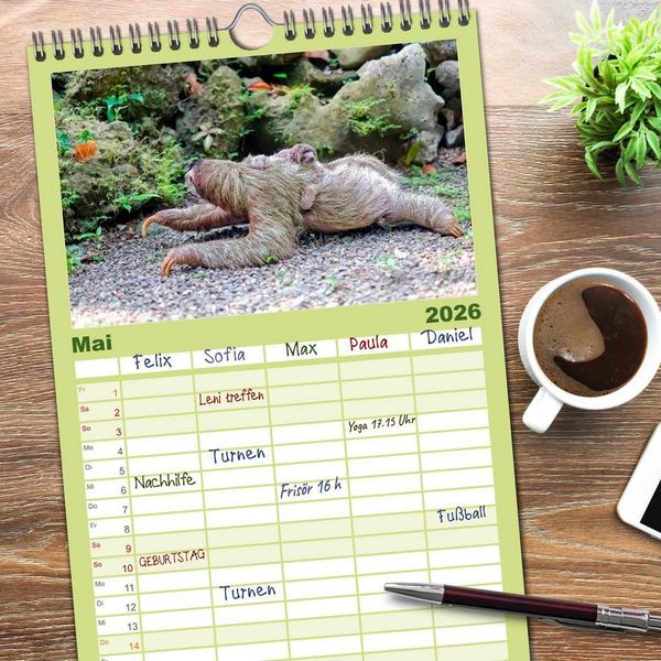 Produktbild: Familienplaner 2026 - Abh&auml;ngen - Faultier mit 5 Spalten (Wandkalender, 21 x 45 cm) CALVENDO