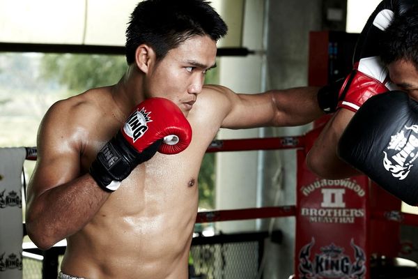 Produktbild: Muay Thai - Training with World Champions: Saiyok and Kem