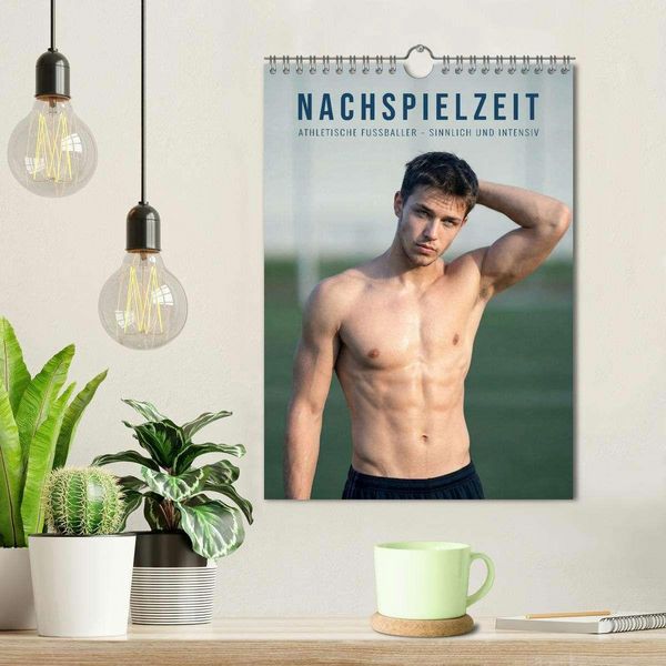 Produktbild: Nachspielzeit - Athletische Fu&szlig;baller - sinnlich und intensiv (Wandkalender 2027 DIN A4 hoch), CALVENDO Monatskalender