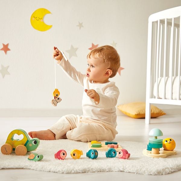Produktbild: Entwicklungsbox mit 4 Spielzeugen ab 18 Monaten &ndash; Ziehspiel, Musik u. Puzzle