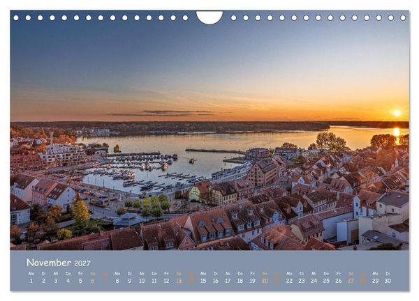 Produktbild: Zwischen See und Himmel - Waren (M&uuml;ritz) im Wandel der Jahreszeiten (Wandkalender 2027 DIN A4 quer), CALVENDO Monatskalender