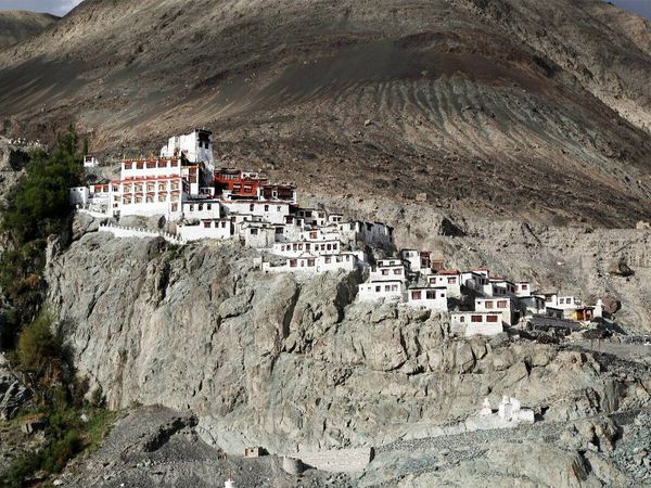 Produktbild: CALVENDO Puzzle Kloster Diskit / Nubra Valley | 1000 Teile Lege-Gr&ouml;&szlig;e 64x48cm Foto-Puzzle f&uuml;r gl&uuml;ckliche Stunden