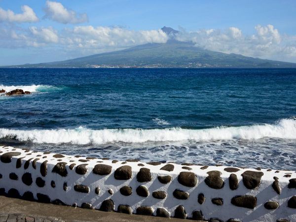 Produktbild: CALVENDO Puzzle Faial - Blick auf Pico | 1000 Teile Lege-Gr&ouml;&szlig;e 64x48cm Foto-Puzzle f&uuml;r gl&uuml;ckliche Stunden