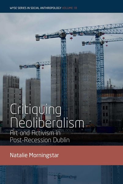 Produktbild: Critiquing Neoliberalism