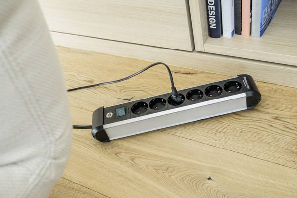 Produktbild: Brennenstuhl 1391030600 Steckdosenleiste mit Schalter Silber, Schwarz Schutzkontakt 1St.