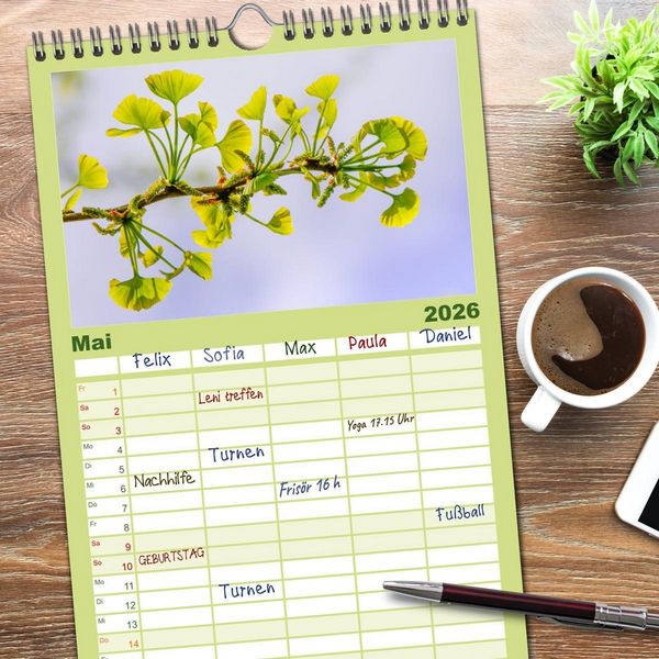 Produktbild: Familienplaner 2026 - Mit Ginkgo biloba durch das Jahr mit 5 Spalten (Wandkalender, 21 x 45 cm) CALVENDO