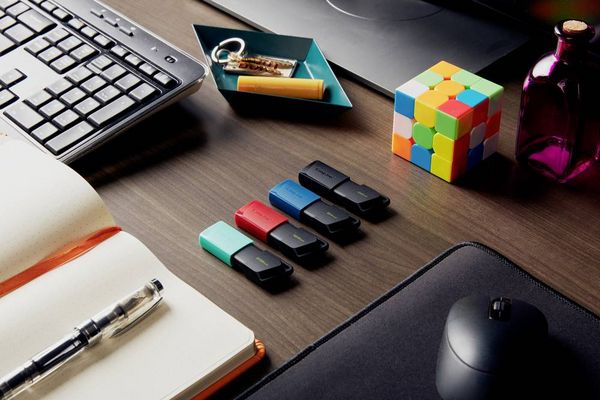 Produktbild: Kingston Kingston DataTraveler Exodia M - USB-Fla USB-Stick Retail 128 GB Schwarz/Blau DTXM/128GB USB-A (USB 3.2 Gen 1)