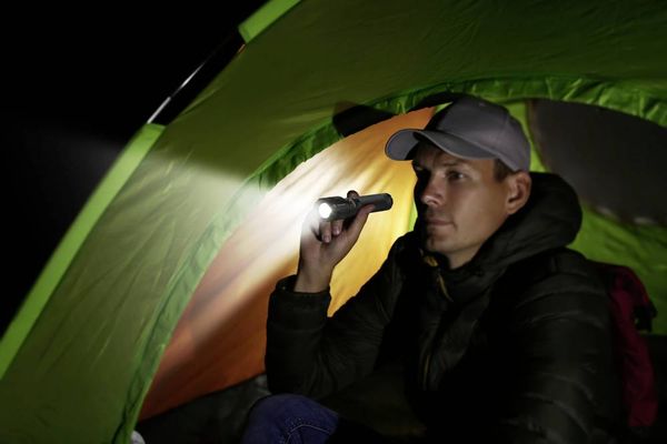 TOOLCRAFT SMD LED Taschenlampe verstellbar, mit USB-Schnittstelle, mit Stroboskopmodus akkubetrieben 1000 lm 194 g