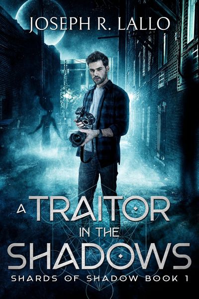 Produktbild: A Traitor in the Shadows (Shards of Shadow, #1)