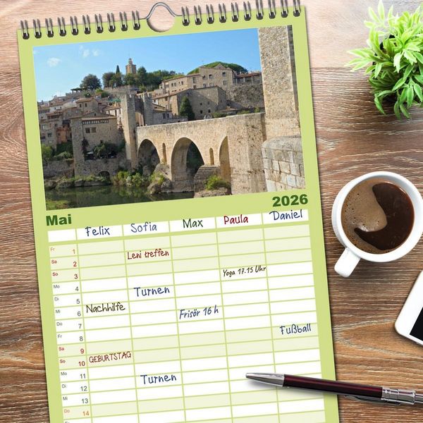 Produktbild: Familienplaner 2026 - Besal&uacute; und Banyolas mit 5 Spalten (Wandkalender, 21 x 45 cm) CALVENDO