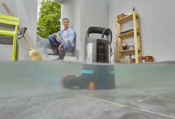 Produktbild: GARDENA 11000 aquasensor 09034-61 Klarwasser-Tauchpumpe 11.000 l/h 7 m