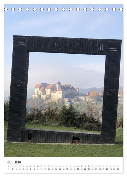 Produktbild: Burghausen, eine historische Stadt im Fokus (Tischkalender 2026 DIN A5 hoch), CALVENDO Monatskalender