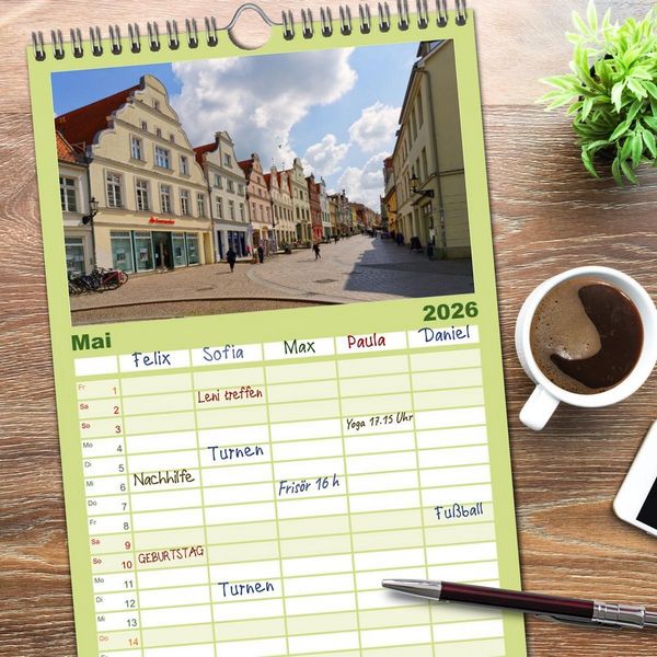 Produktbild: Familienplaner 2026 - Unser sch&ouml;nes Wismar mit 5 Spalten (Wandkalender, 21 x 45 cm) CALVENDO