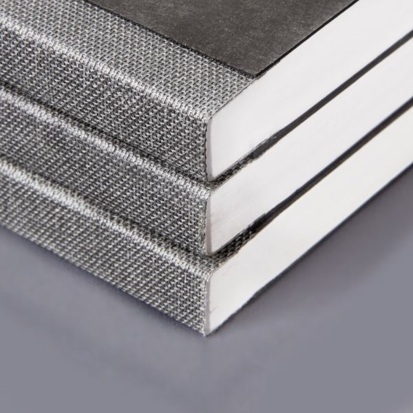 Produktbild: Brunnen Kladde A4 dot 96Bl 90g Premium sw Gummizug