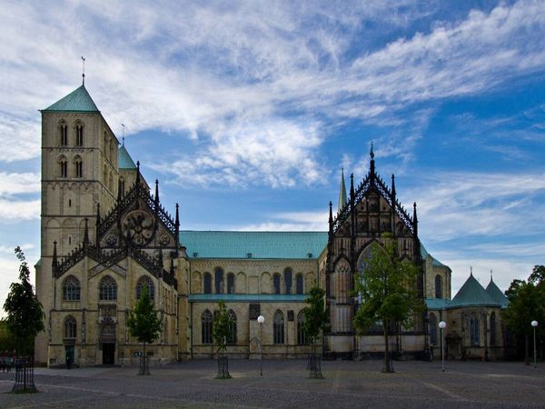 Produktbild: CALVENDO Puzzle Der St. Paulus-Dom ist in seiner heutigen Gestalt ein Werk des 13. Jahrhunderts. | 1000 Teile Lege-Gr&ouml;&szlig;e 64x48cm Foto-Puzzle f&uuml;r gl&uuml;ckliche Stunden