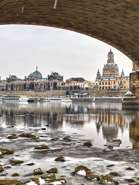 Produktbild: CALVENDO Puzzle Das winterliche Dresden | 1000 Teile Lege-Gr&ouml;&szlig;e 64x48cm Foto-Puzzle f&uuml;r gl&uuml;ckliche Stunden