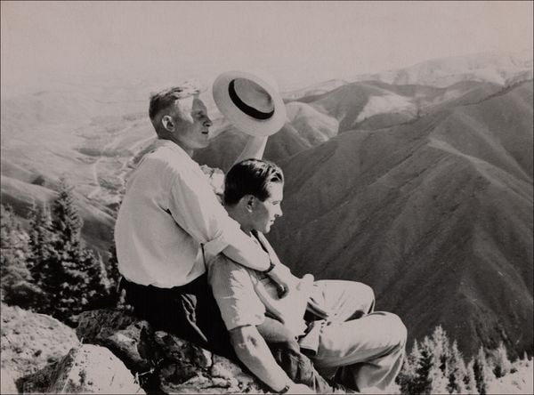 Produktbild: MORE LOVING - M&auml;nner, die sich lieben - Fotografien aus den Jahren 1850-1950 (LOVING Vintage-Fotografien 2)