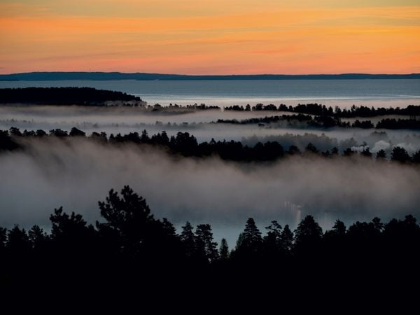 Produktbild: Blick von Klintens Utsikt auf Karlsborg am V&auml;tternsee beim Sonnenaufgang, Schweden (Puzzle)