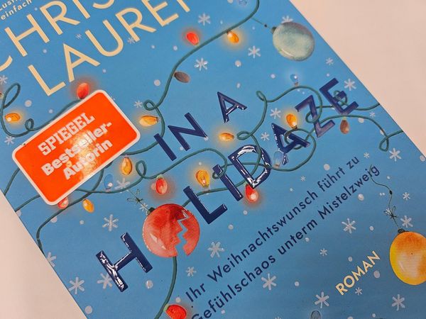 Produktbild: In a Holidaze &ndash; Ihr Weihnachtswunsch f&uuml;hrt zu Gef&uuml;hlschaos unterm Mistelzweig