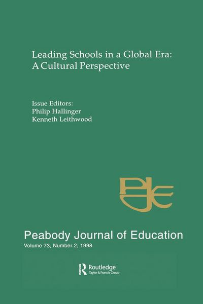 Produktbild: Leading Schools in a Global Era
